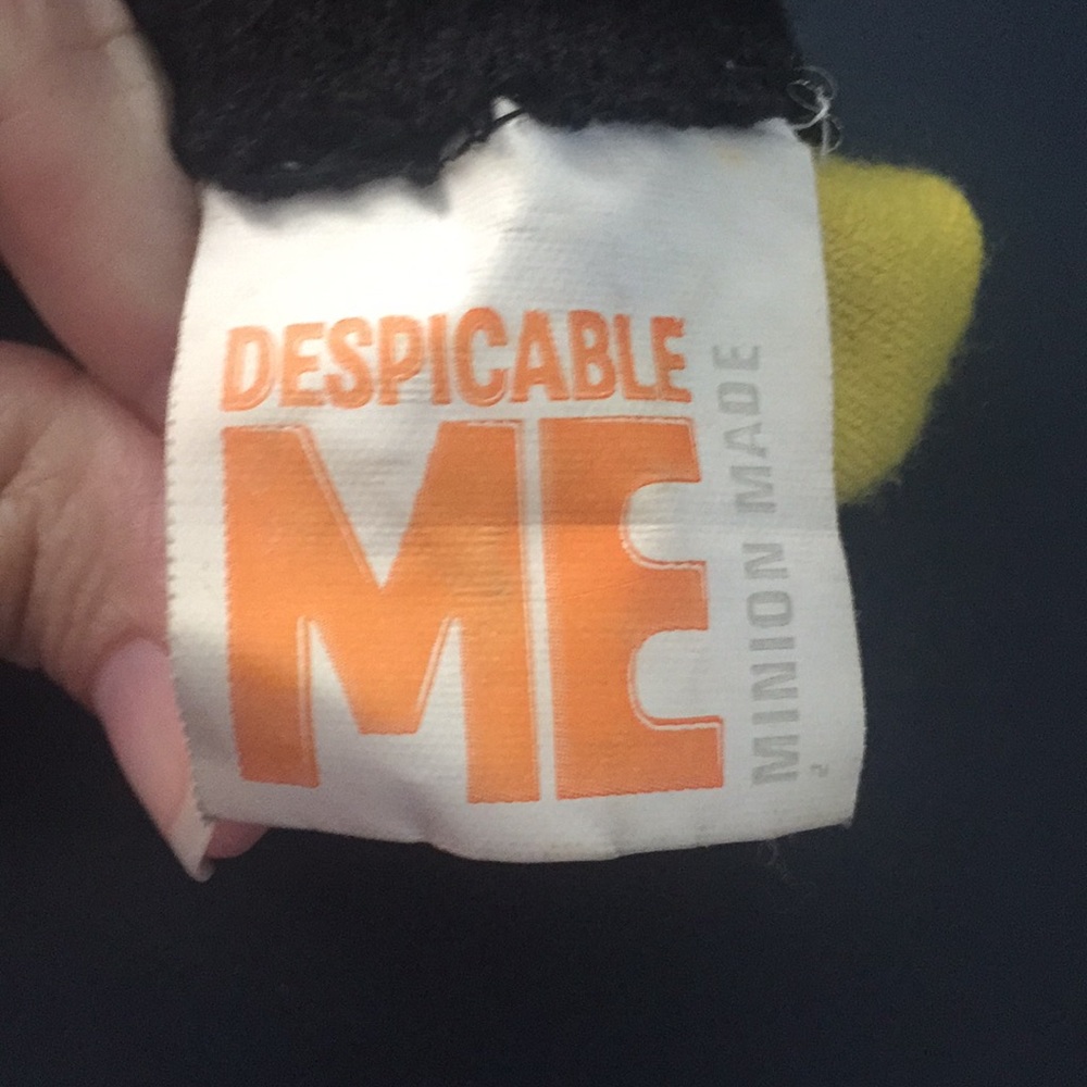 Despicable Me Minion Gloves - Picture 7 of 8